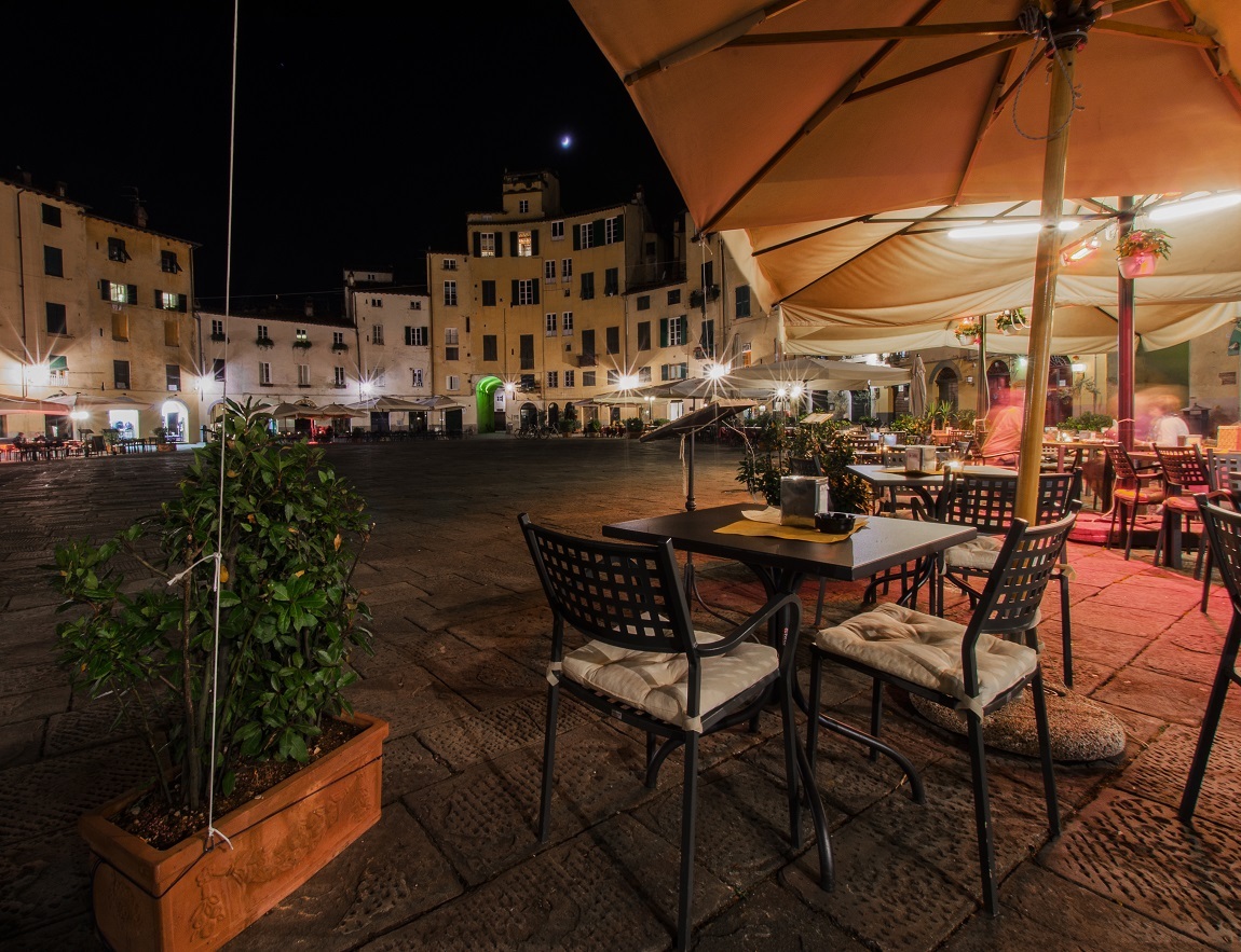 Piazza Anfiteatro - Lucca