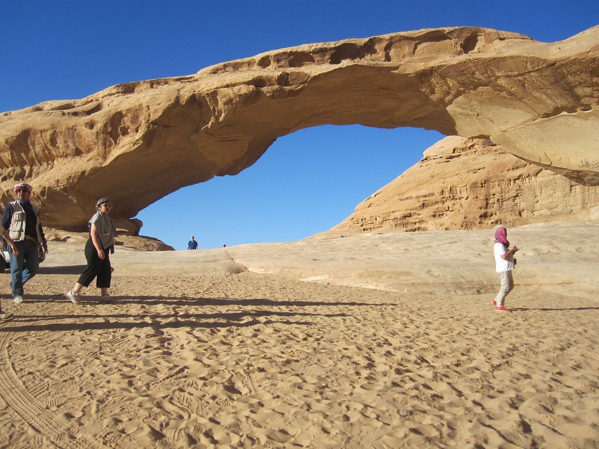 deserto Wadi Rum con rocce colore e dimensioni diverse