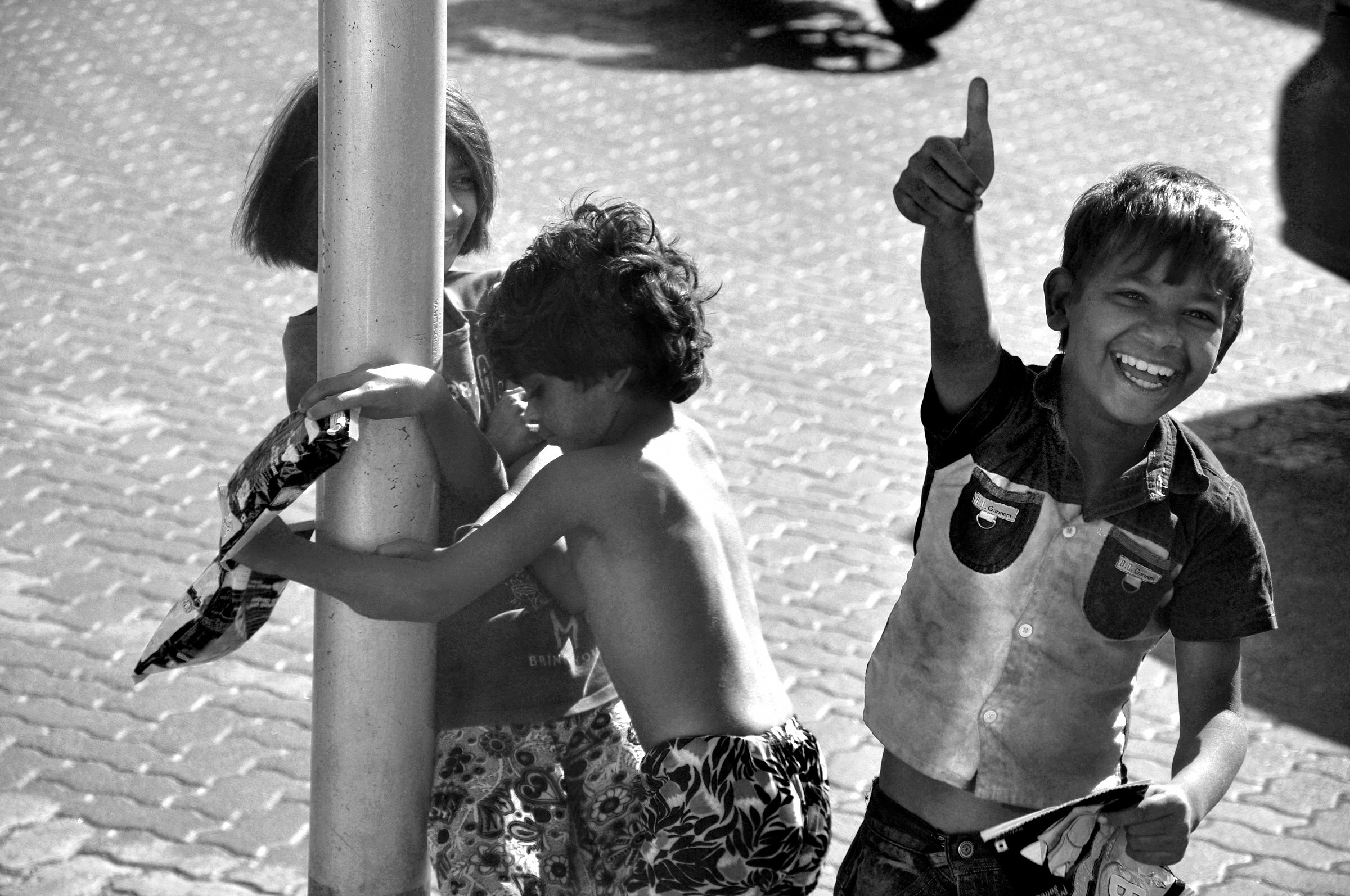 Bimbi di strada a Mumbai