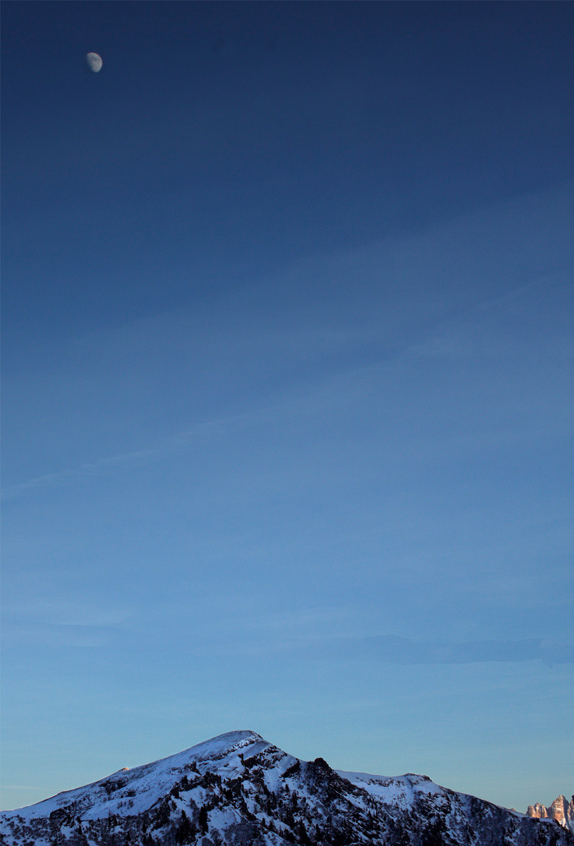 CHECKING THE MOON FROM MOUNT