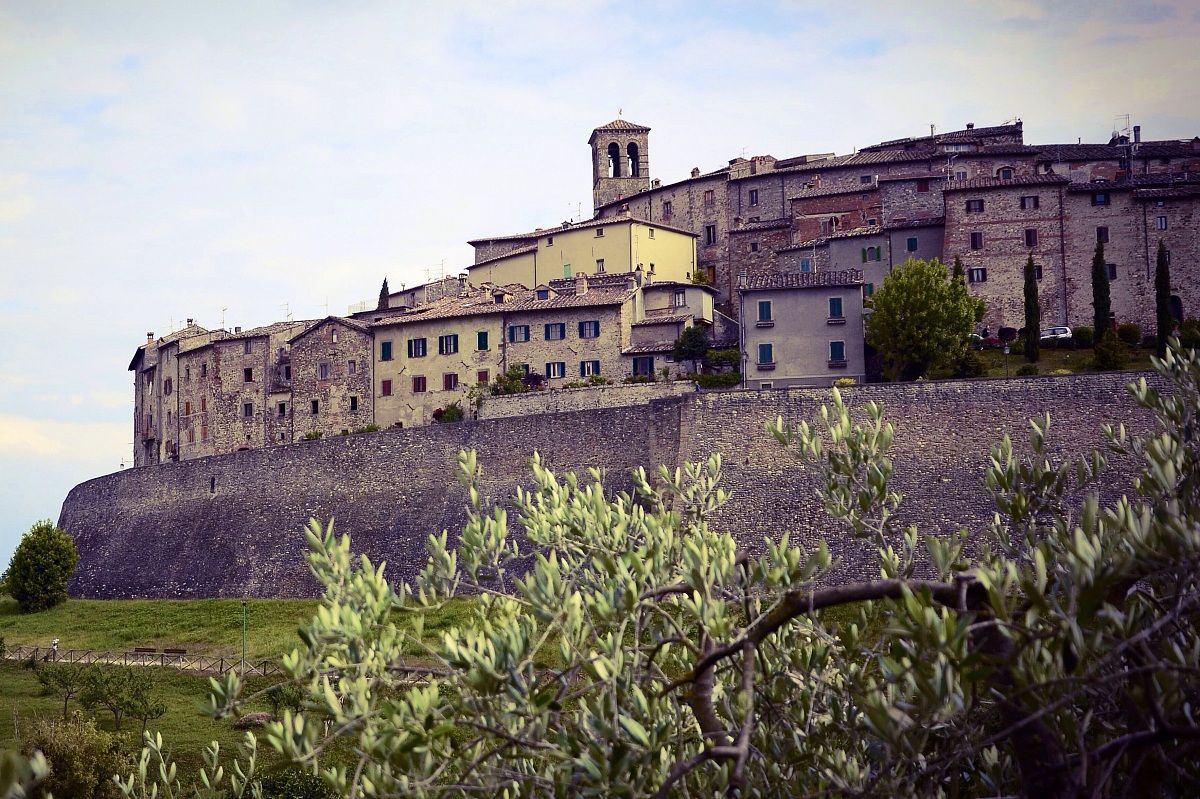One of the most beautiful villages in Italy .... Anghiari (A...