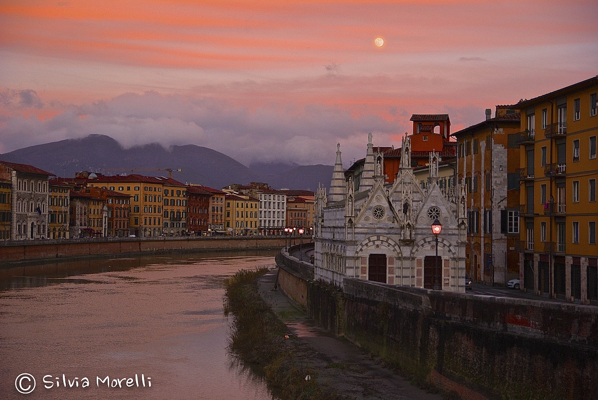 Arno river in Pisa, the church of Santa Maria della Spina