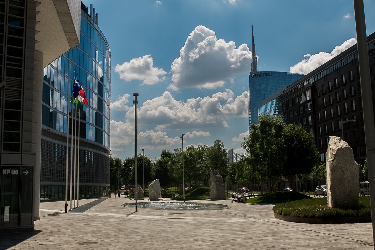 Palazzo Lombardia - Restelli - Sunny Day