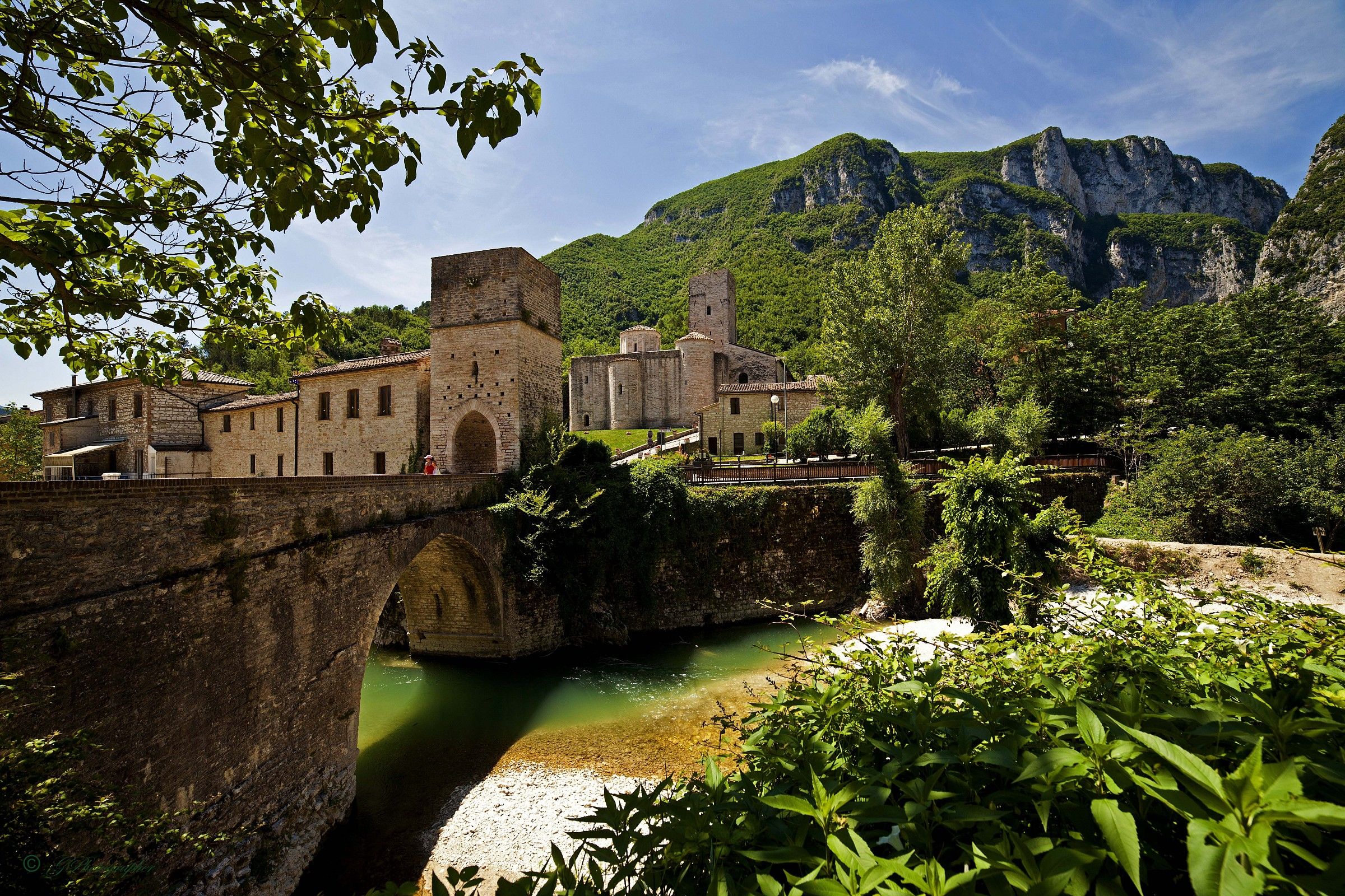 Incastonato nell'Appennino
