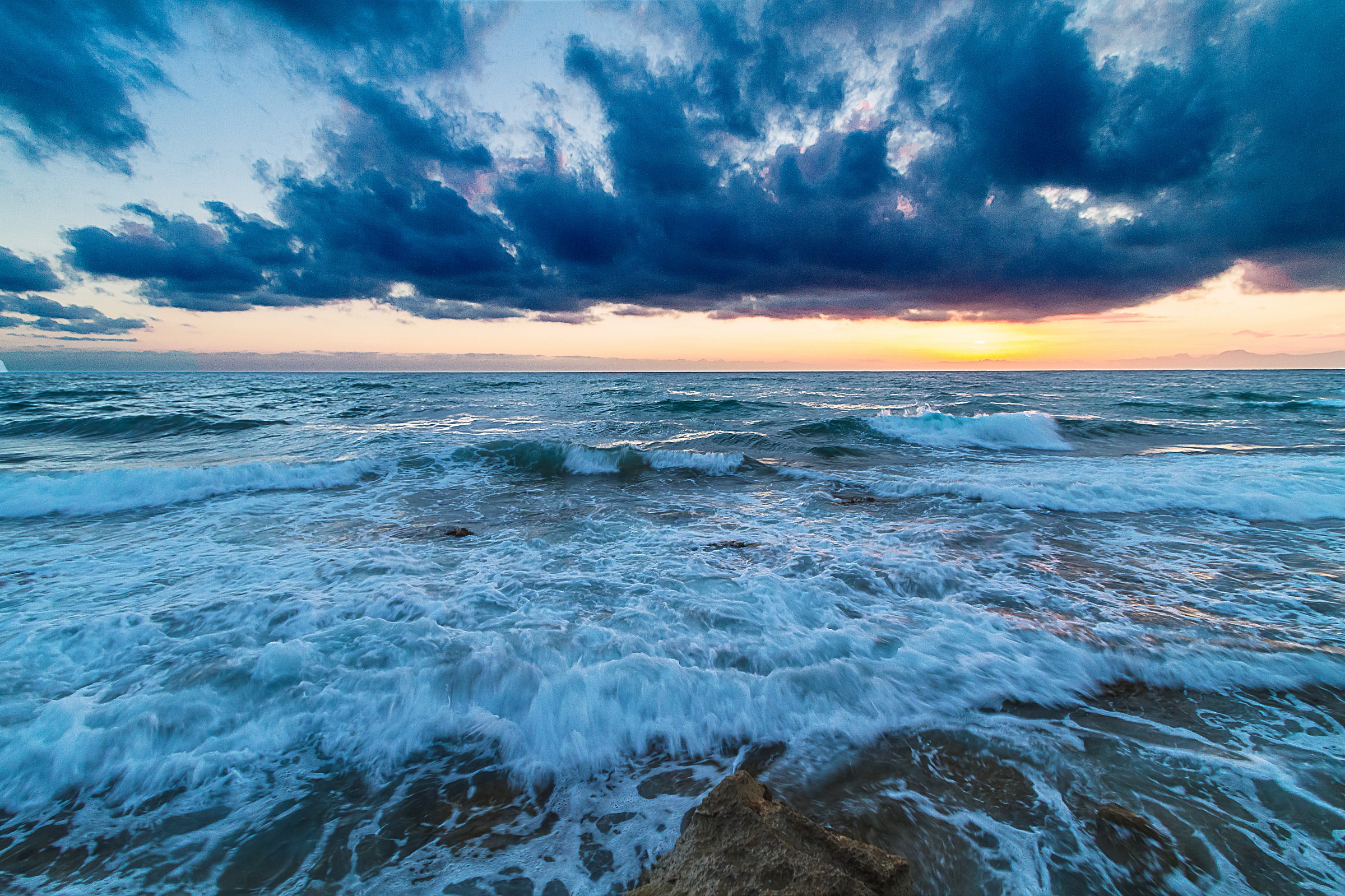 Tra cielo e mare si prepara un temporale :)