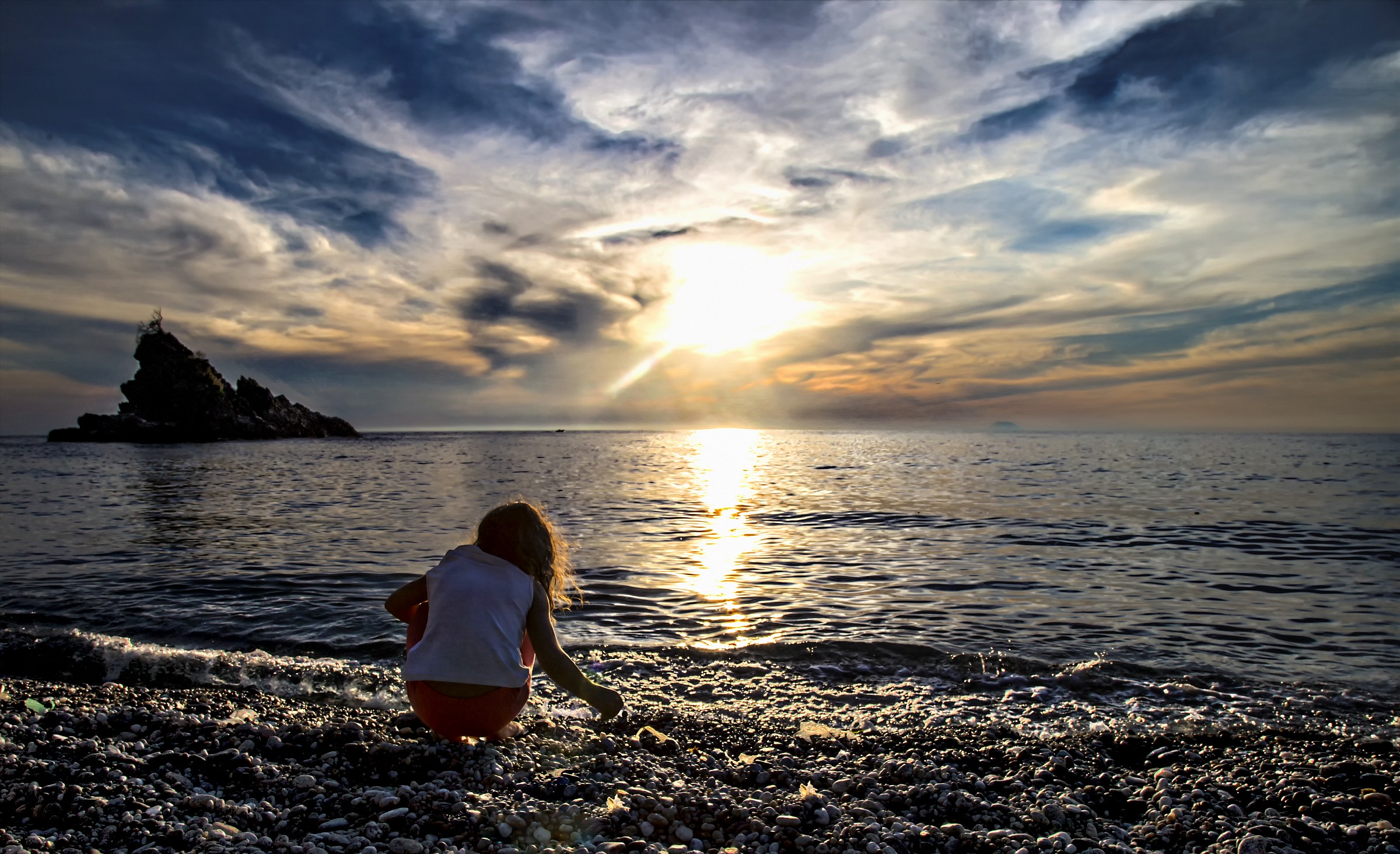 La bambina ed il suo mare... (2)