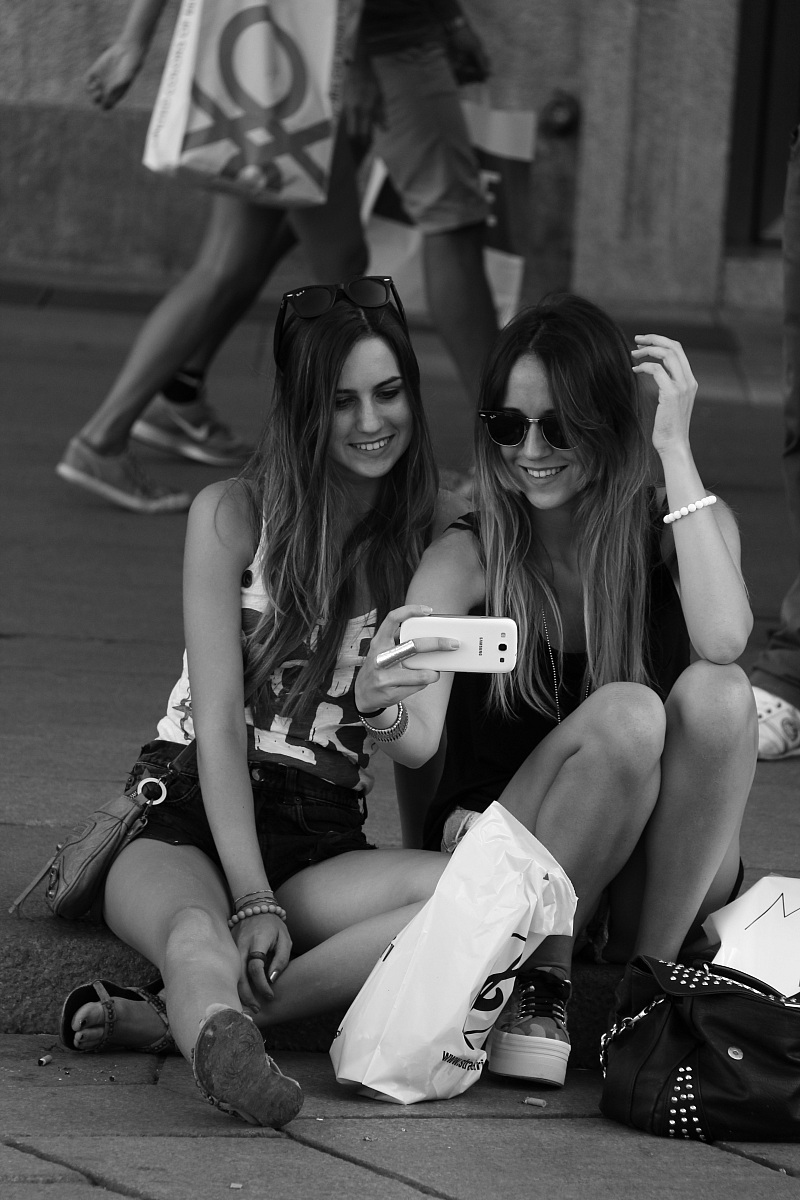 Ragazze con lo smartphone