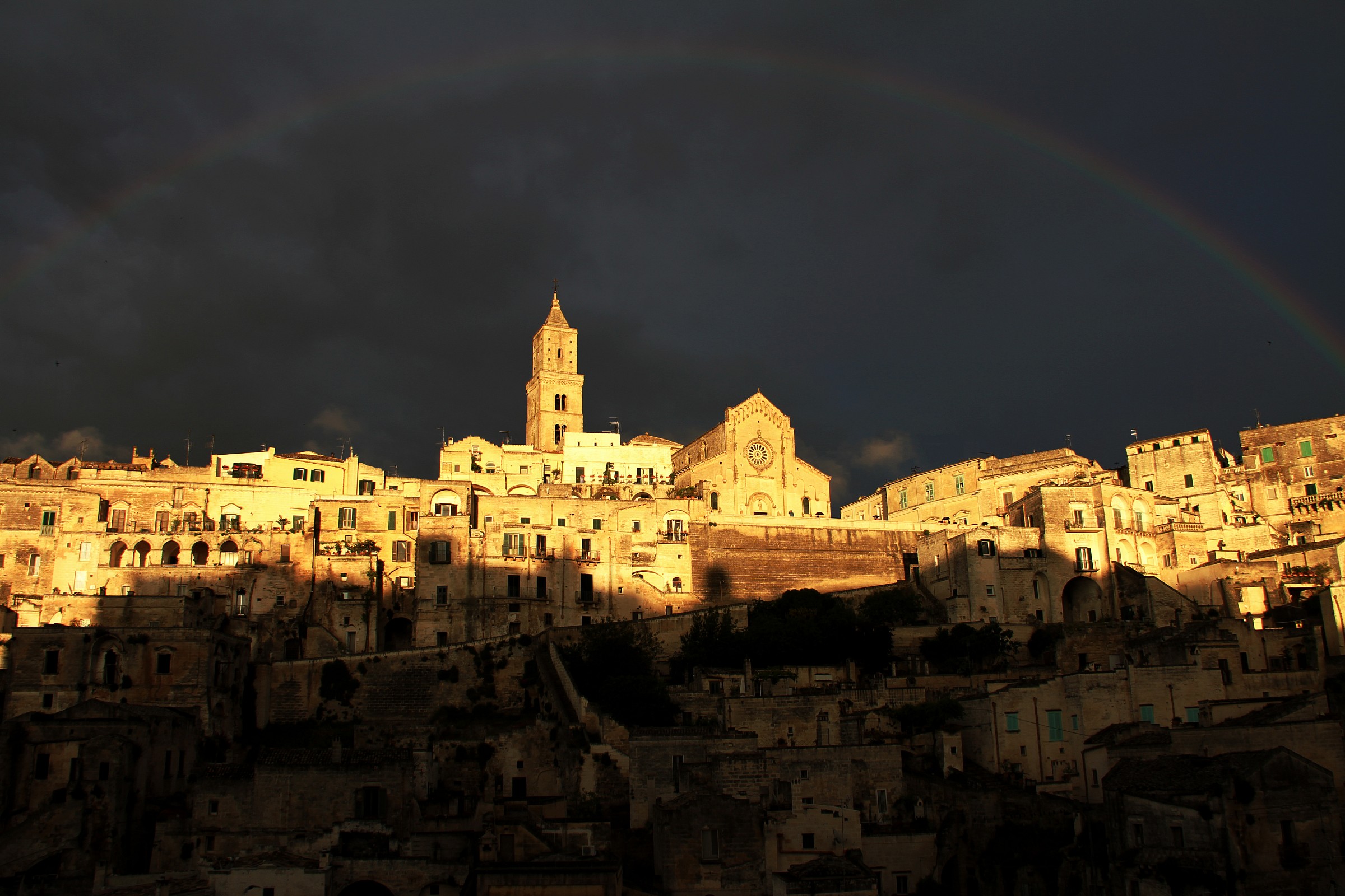 Arcobaleno sulla cattedrale