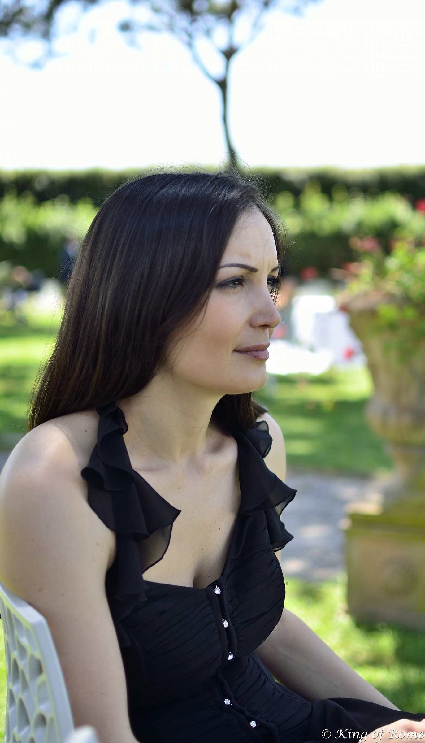 uno sguardo rivolto agli sposi