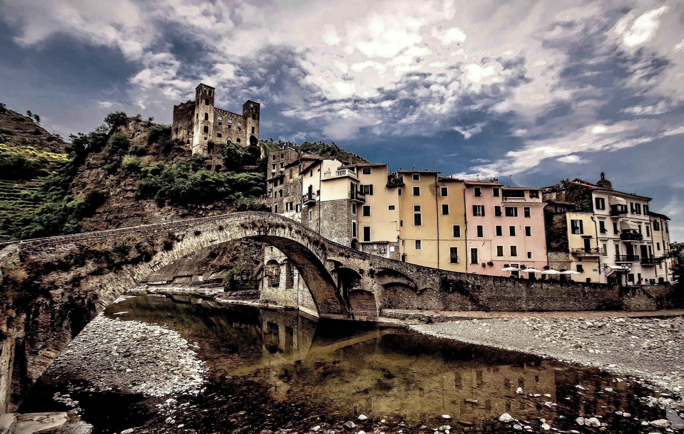 Dolceacqua ......... (IM) Western Liguria.