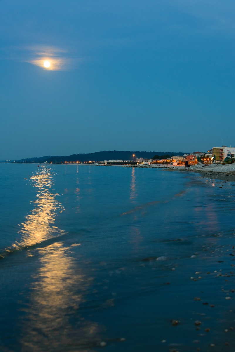 Luna sul mare