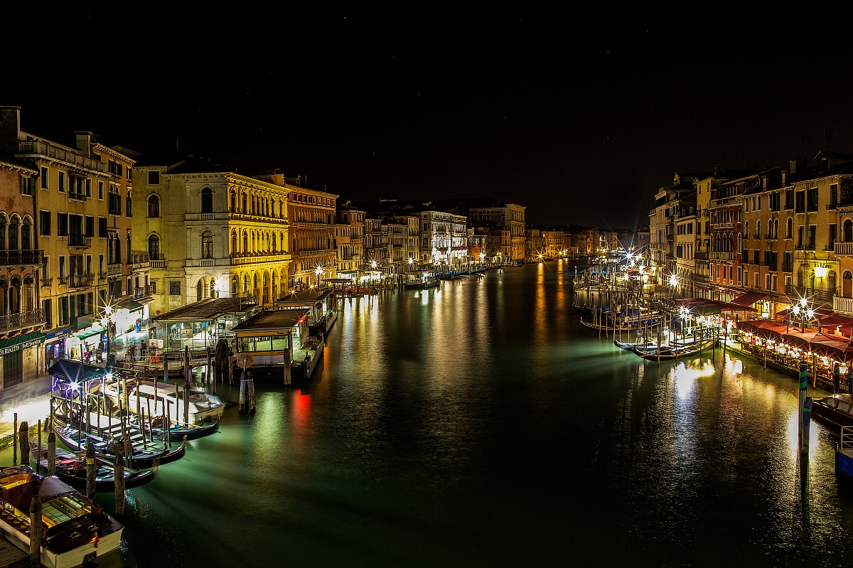 classic view from rialto bridge