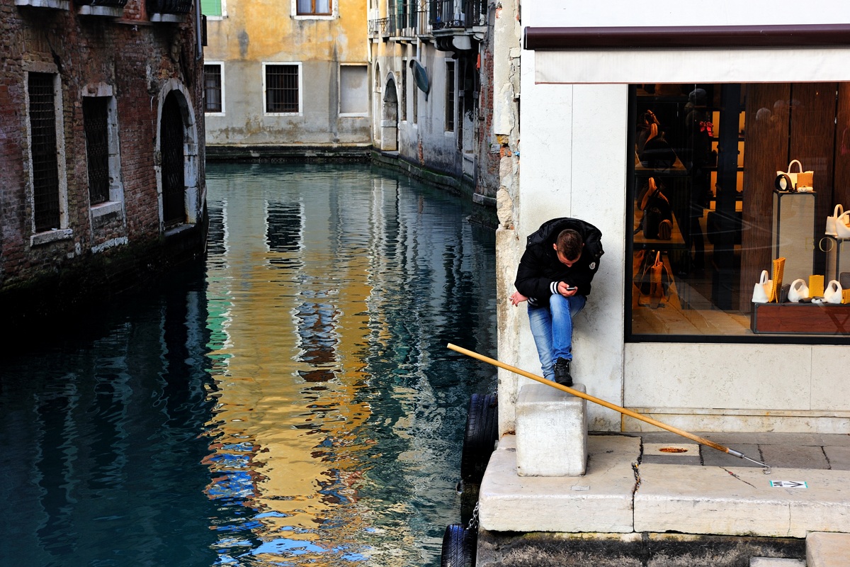 Rodin e il cellulare: il Nuovo Pensatore