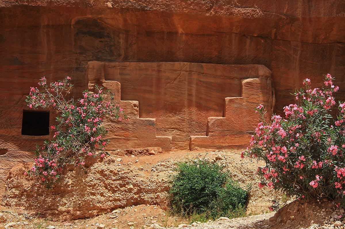 Royal Tomb unfinished.