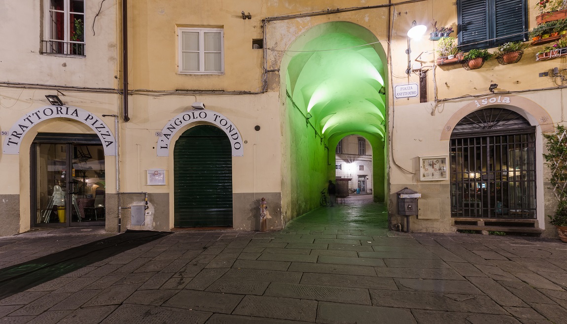 Piazza Anfiteatro - Lucca