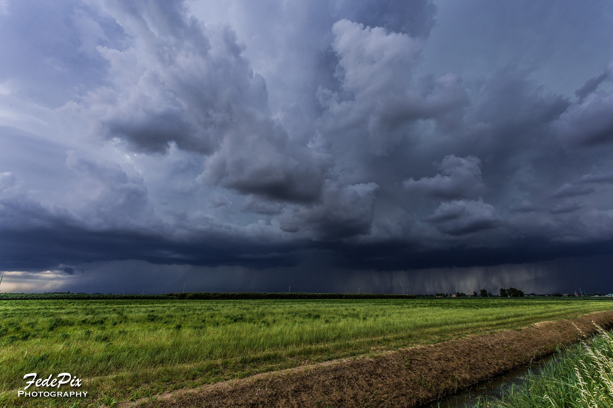 Shelf Cloud in avvicinamento