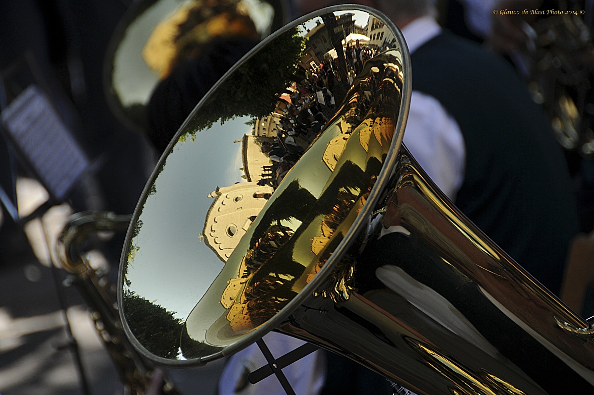 Reflections inside the music