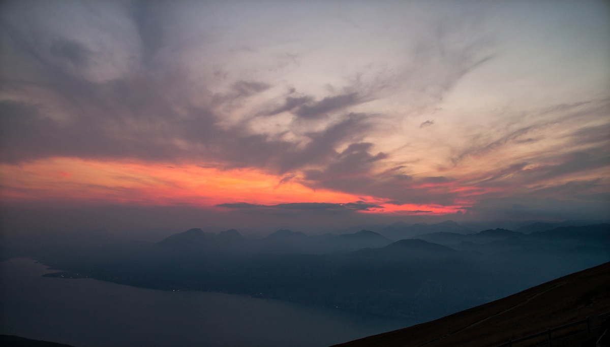 Lake Garda viewed from the shelter Chierego (vr)