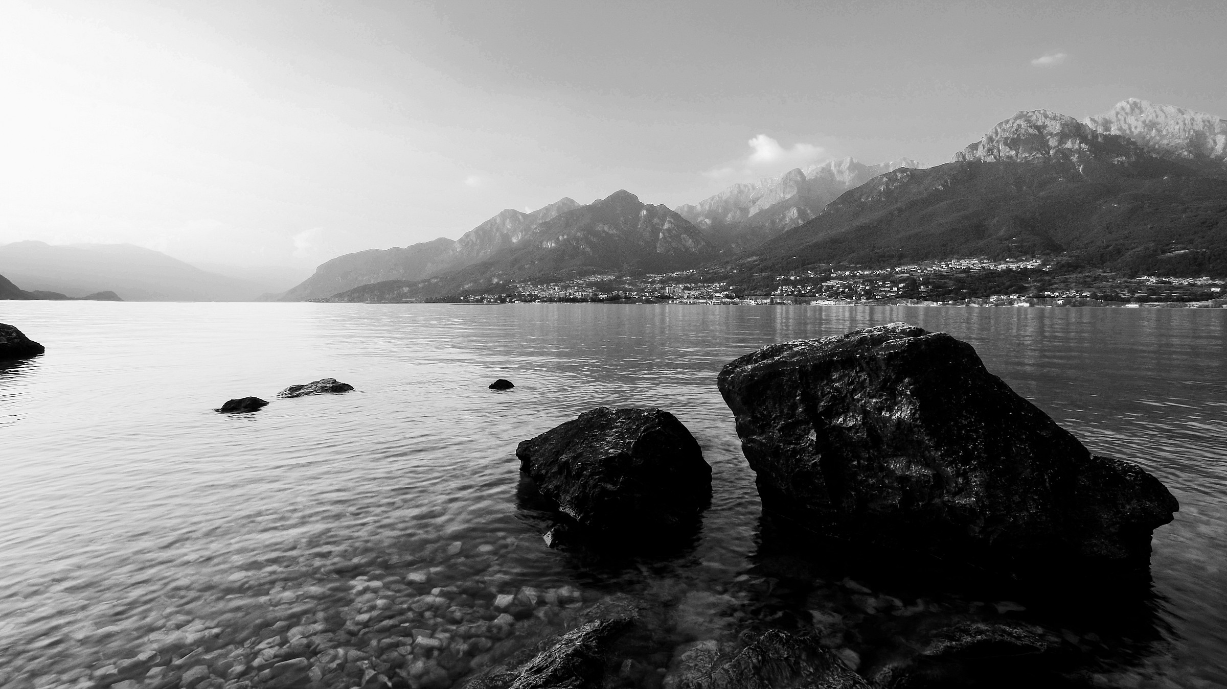 Lago di Lecco tra Valmadrera e Bellagio