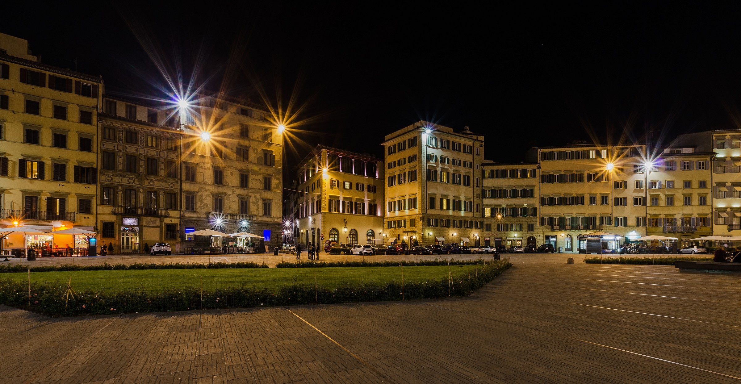 Piazza Santa Maria Novella-Firenze, /Via degli Avelli/