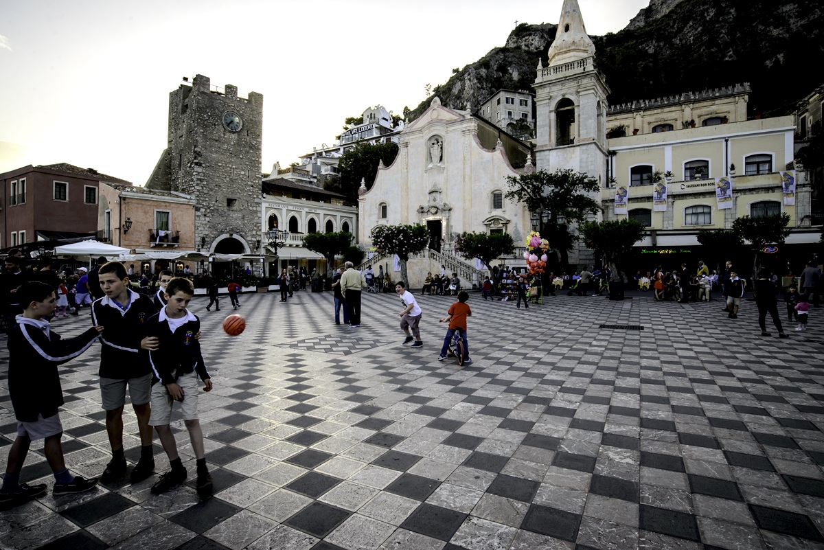 Giochi in piazza - Taormina