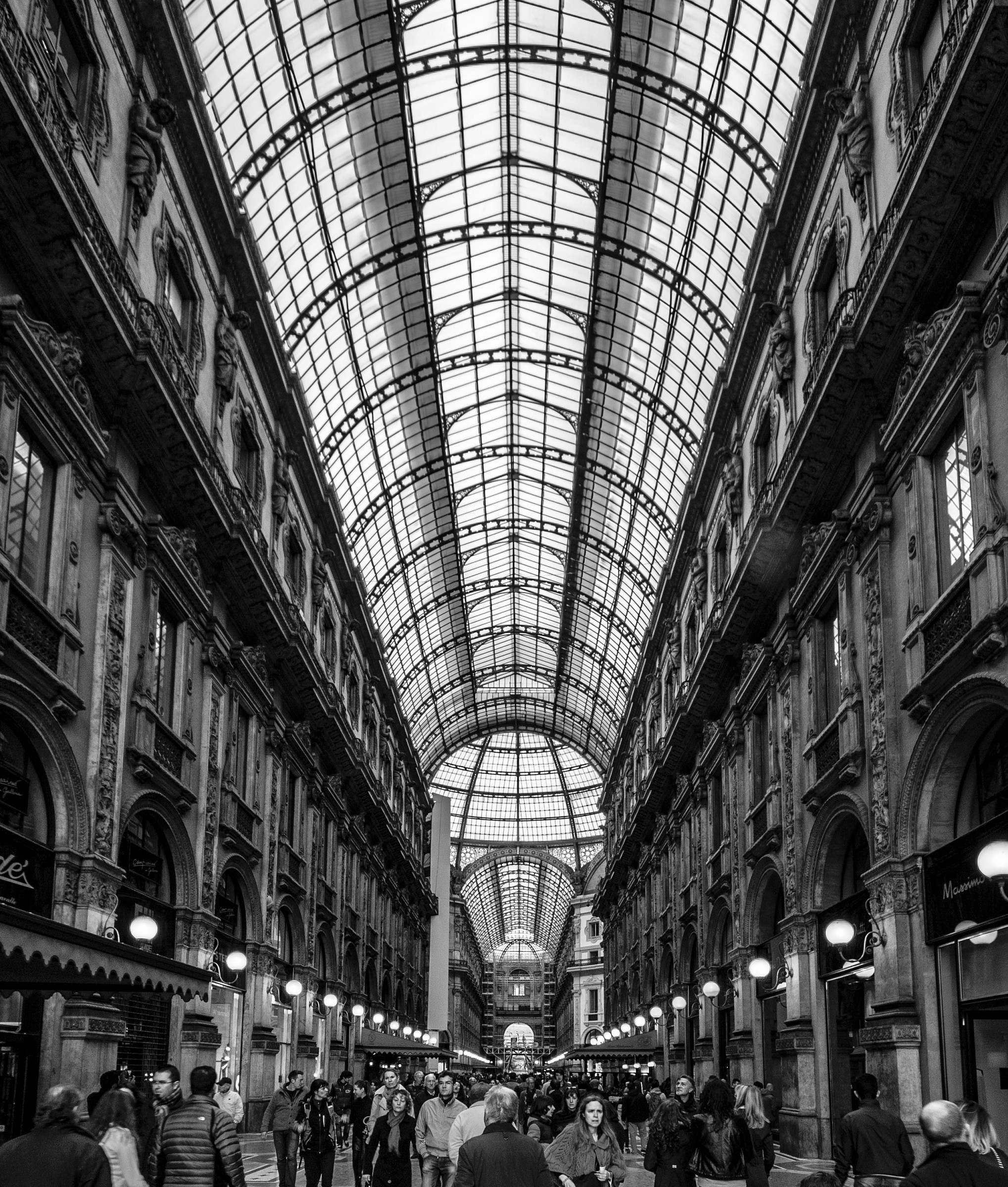 In low flows. Galleria Vittorio Emanuele, Milan