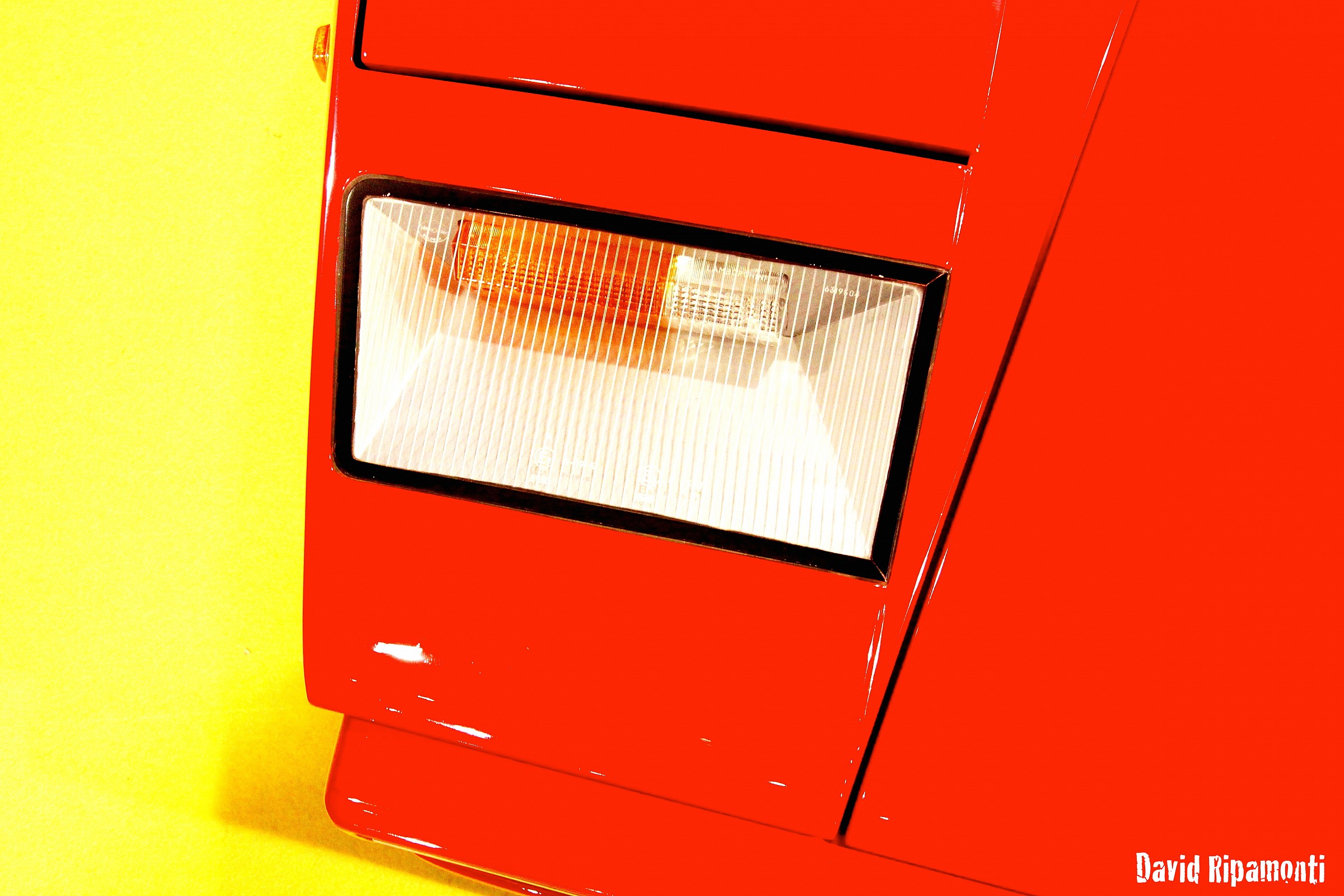Countach rossa su giallo