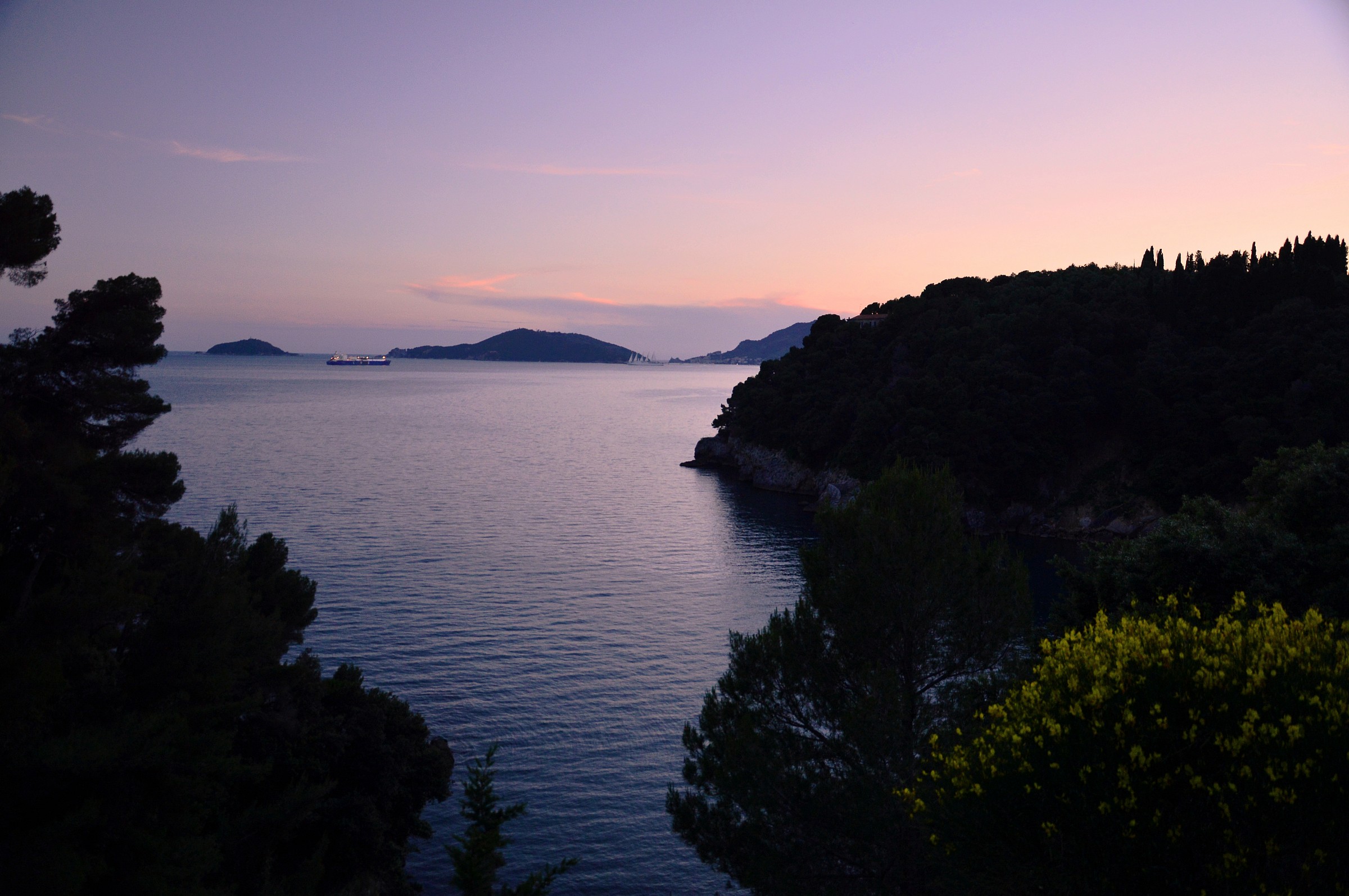 da una punta all'altra del golfo