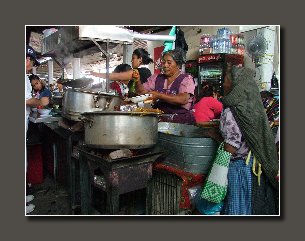 2004 - Comer at the market in Oaxaca, Mexico.
