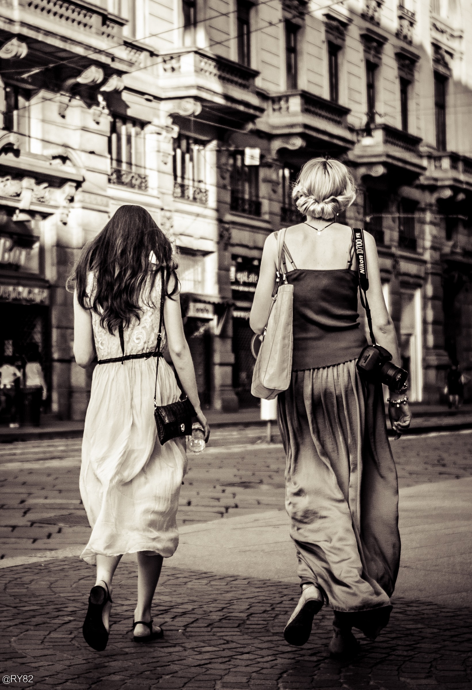 Two girls and one d700