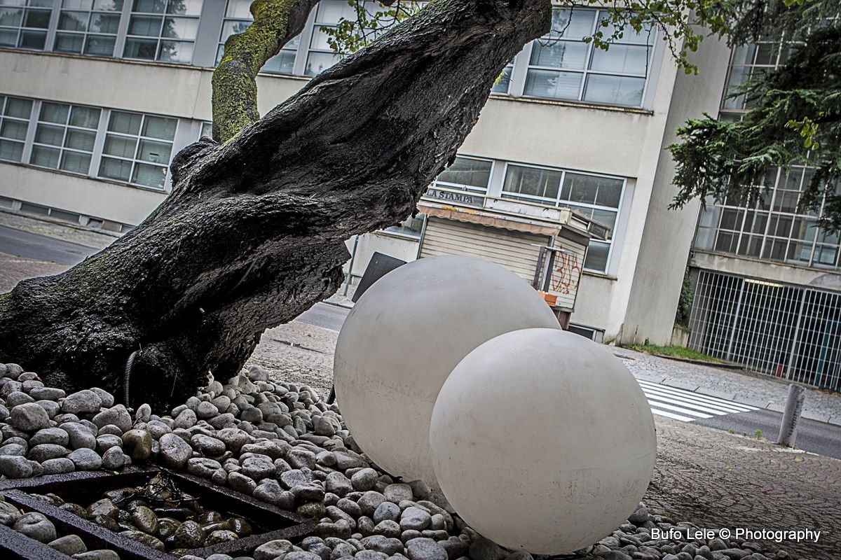 Olivetti :forme,colori di quel che resta.portineria