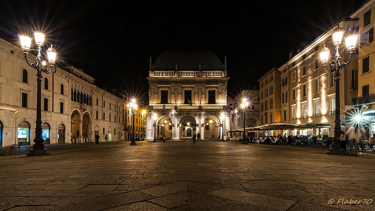 vista classica di piazza Loggia - Brescia
