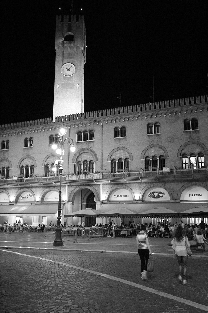 The civic tower and the building of the Prefecture