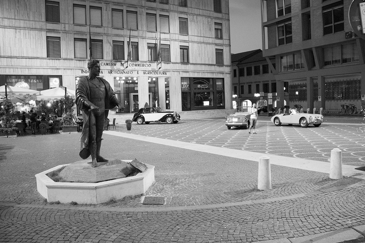 Piazza Borsa - Statue of Mario from Monaco