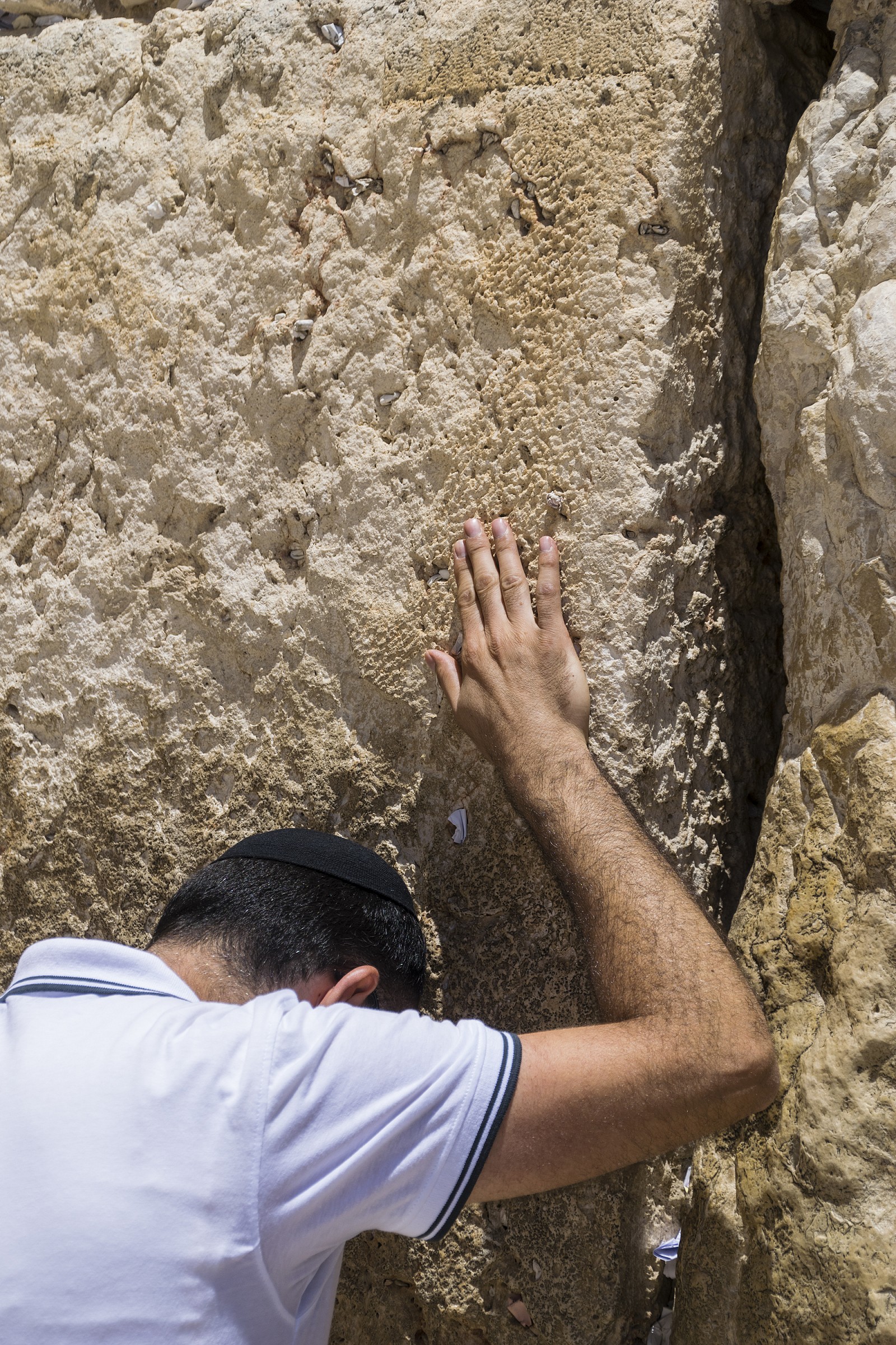 The hand on the wall