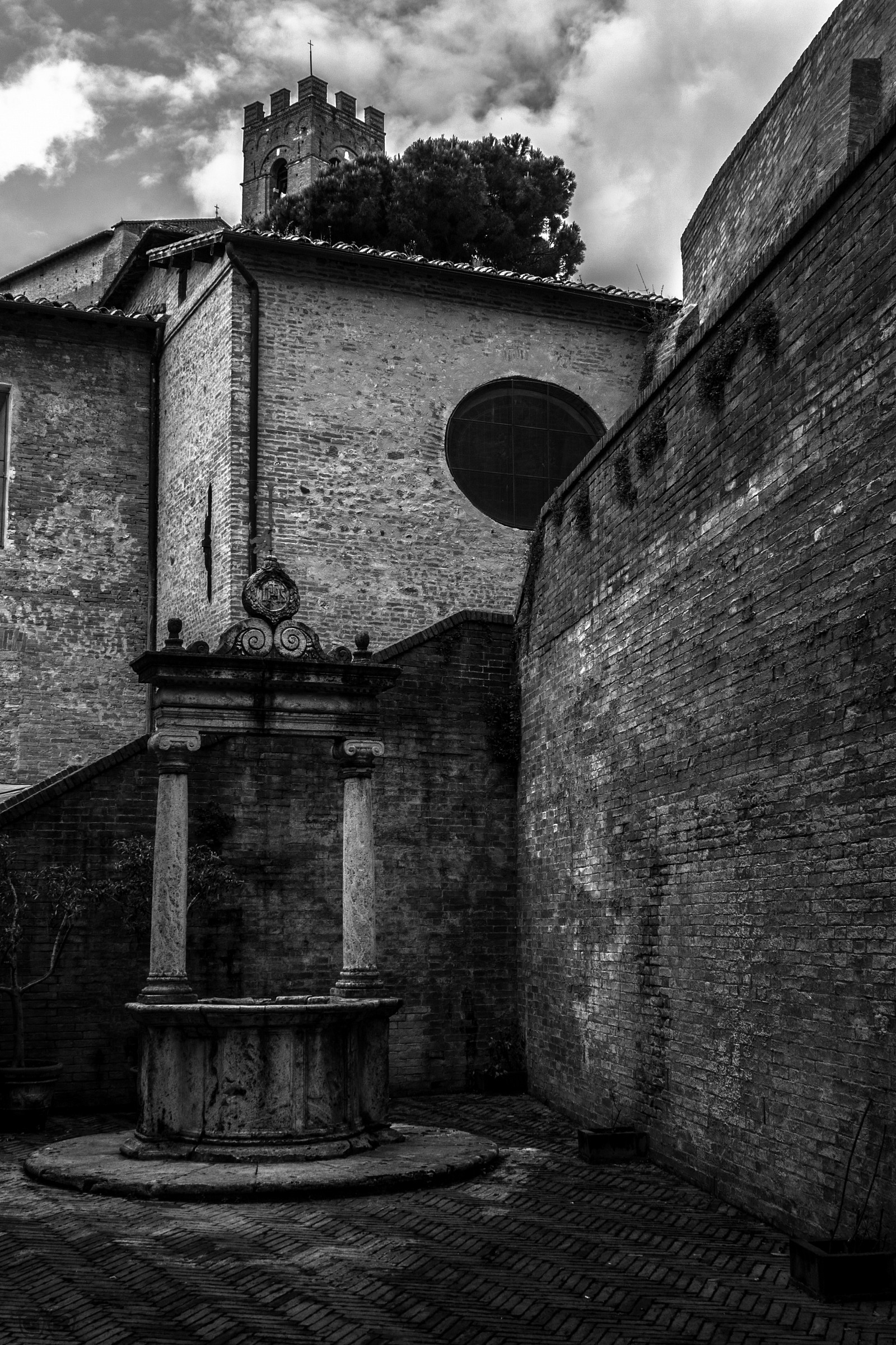 Santuario di S.Caterina (b/w)