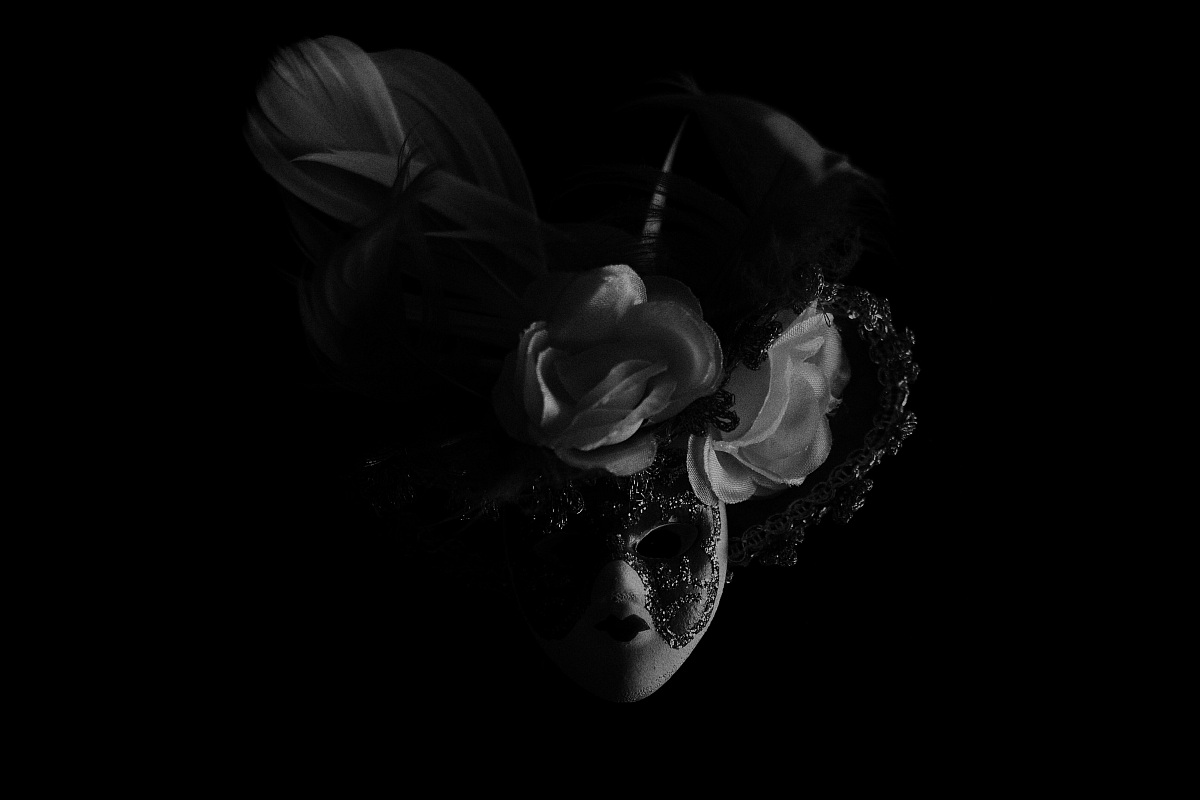 maschera nell'ombra.