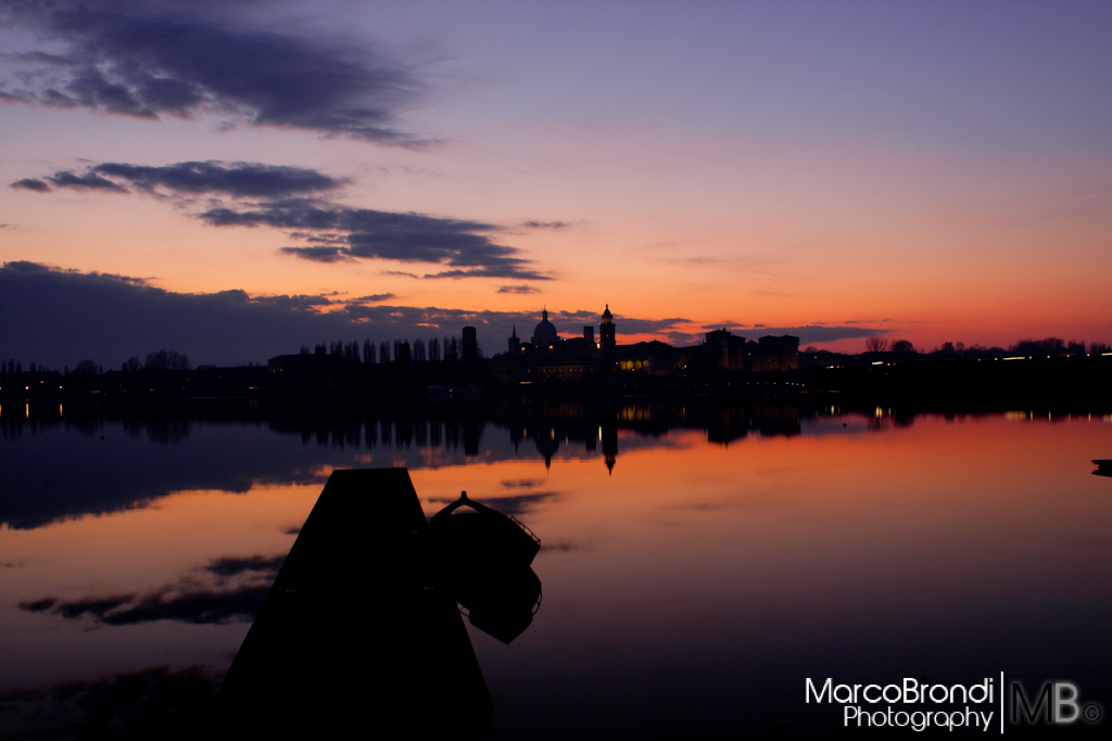 Skyline di Mantova al tramonto