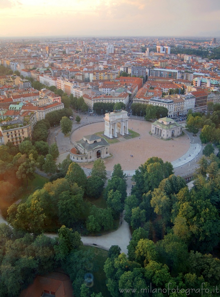 Milano al tramonto visto dalla Torre Branca.