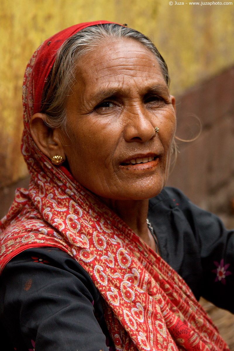 Incantatrice di serpenti, 013059