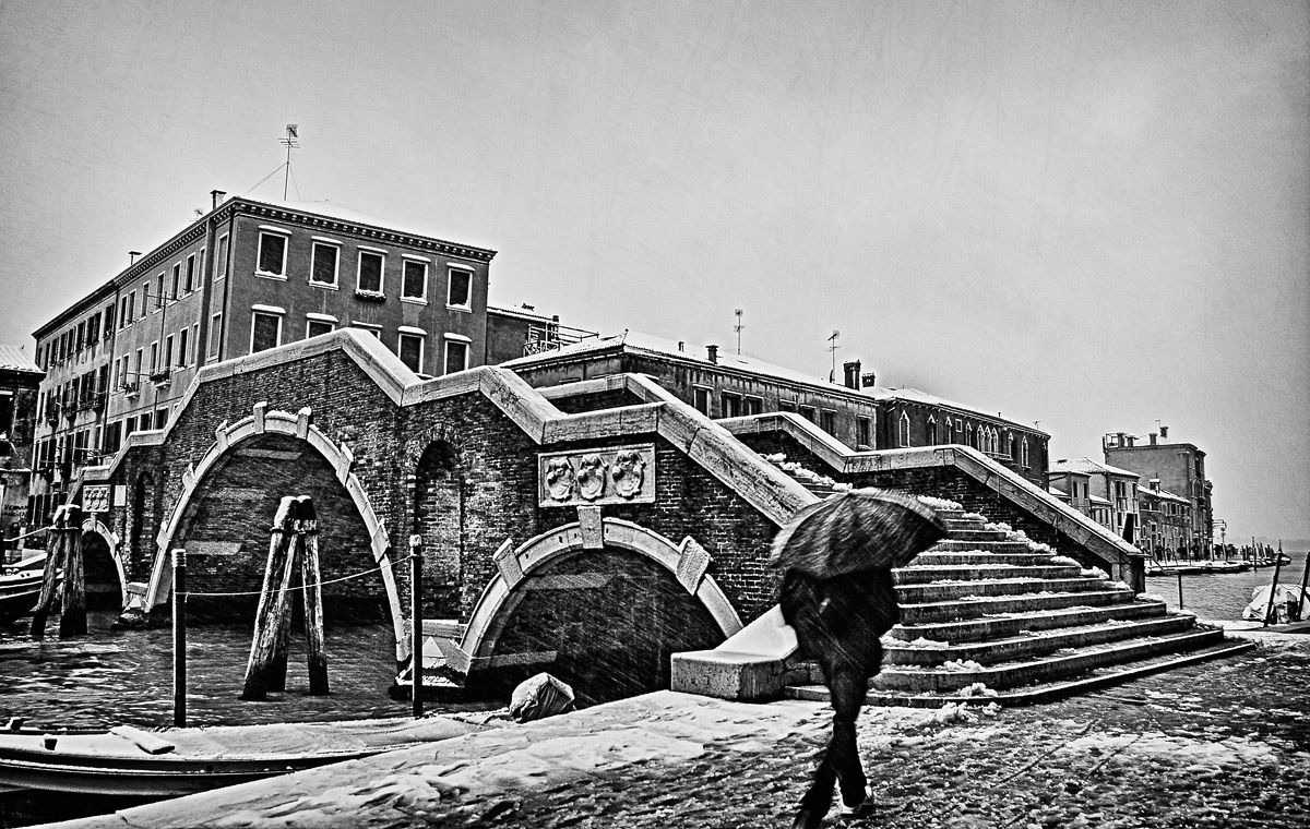 The bridge of the Three Arches (Venice)