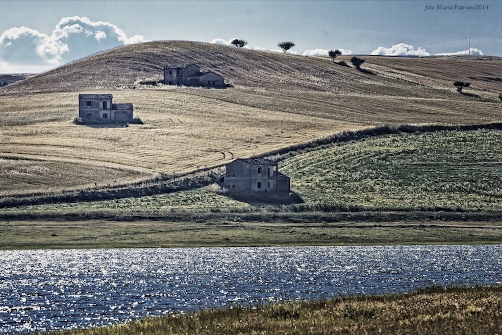 The 3 houses of the lake