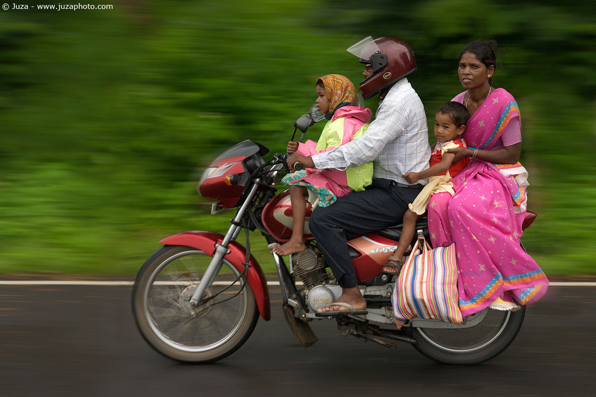 Famiglia in moto, 013140