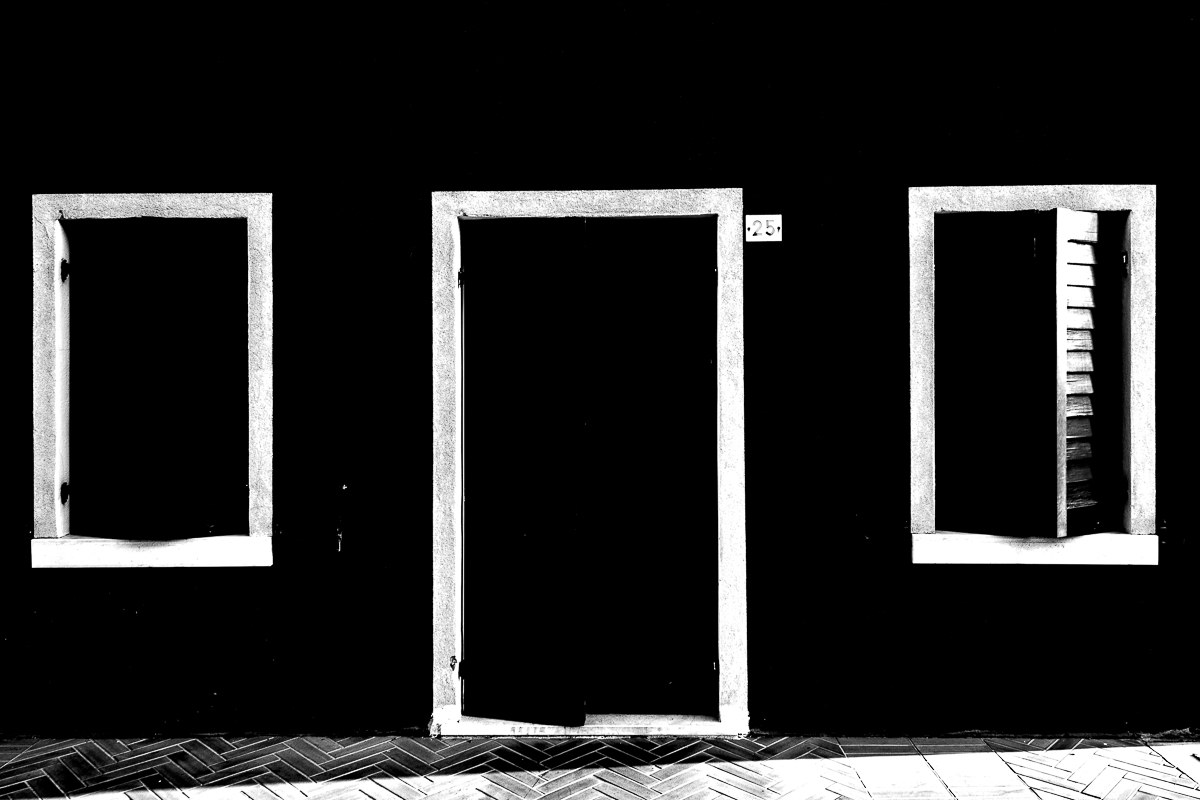 The light rises to 25