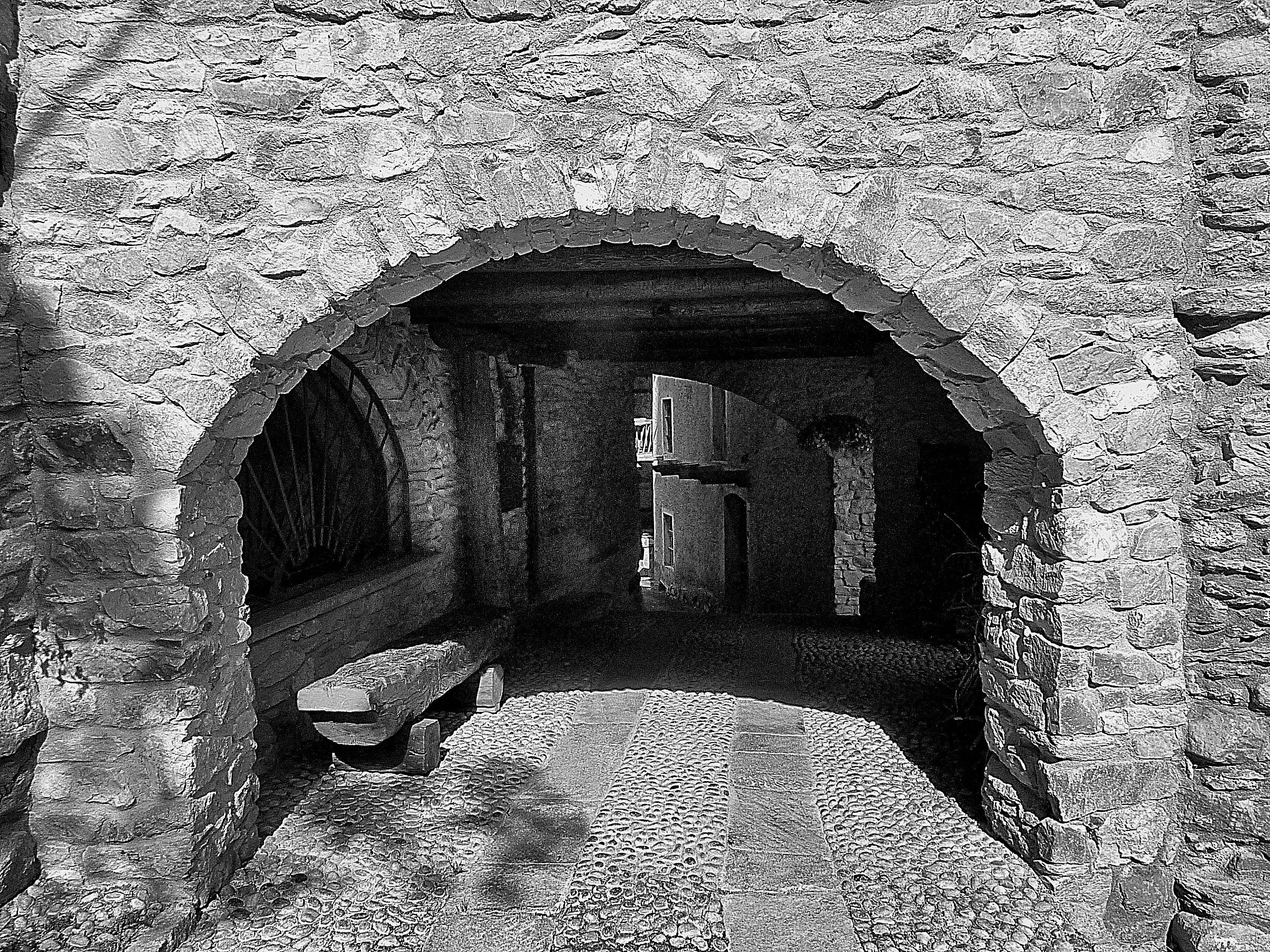 pietre antiche (bianco e nero)