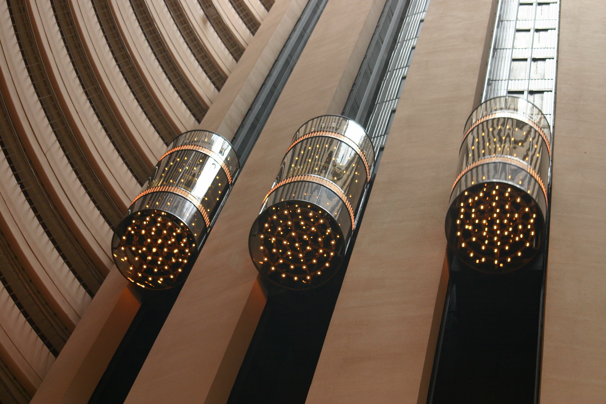 Singapore - Holiday Inn -Lifts