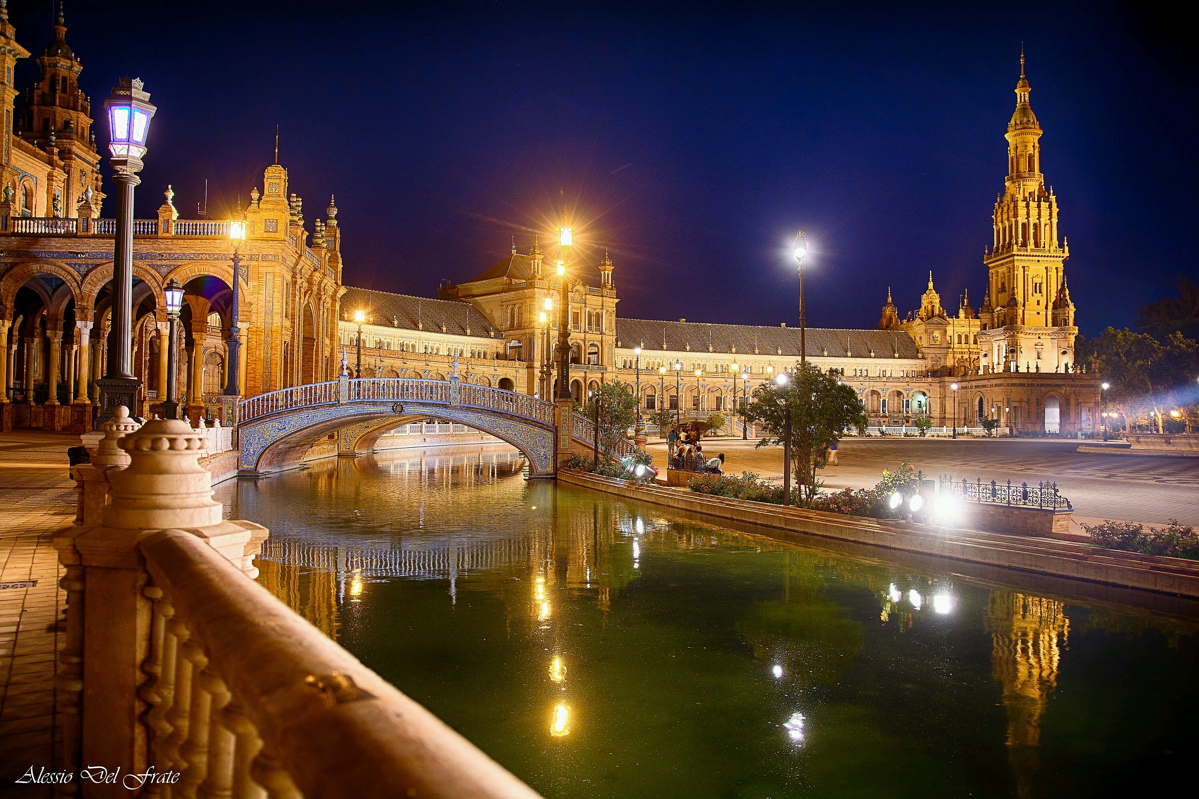 Piazza di Spagna e i suoi riflessi