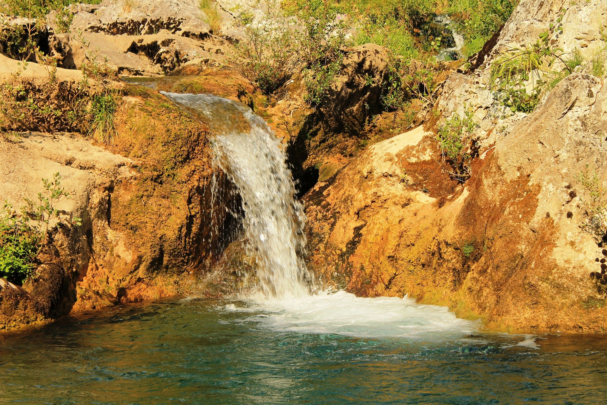 Vista parziale della cascata dell'Auso