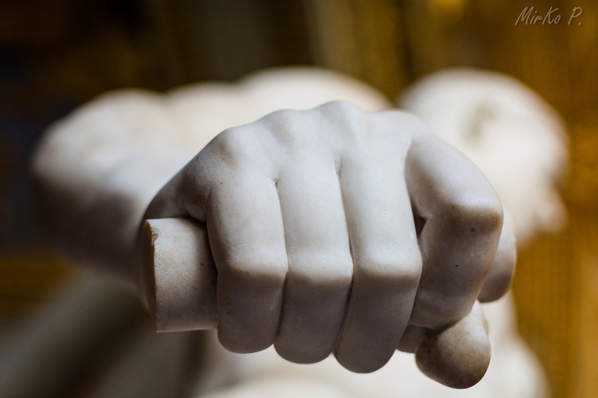 Particolare di statua