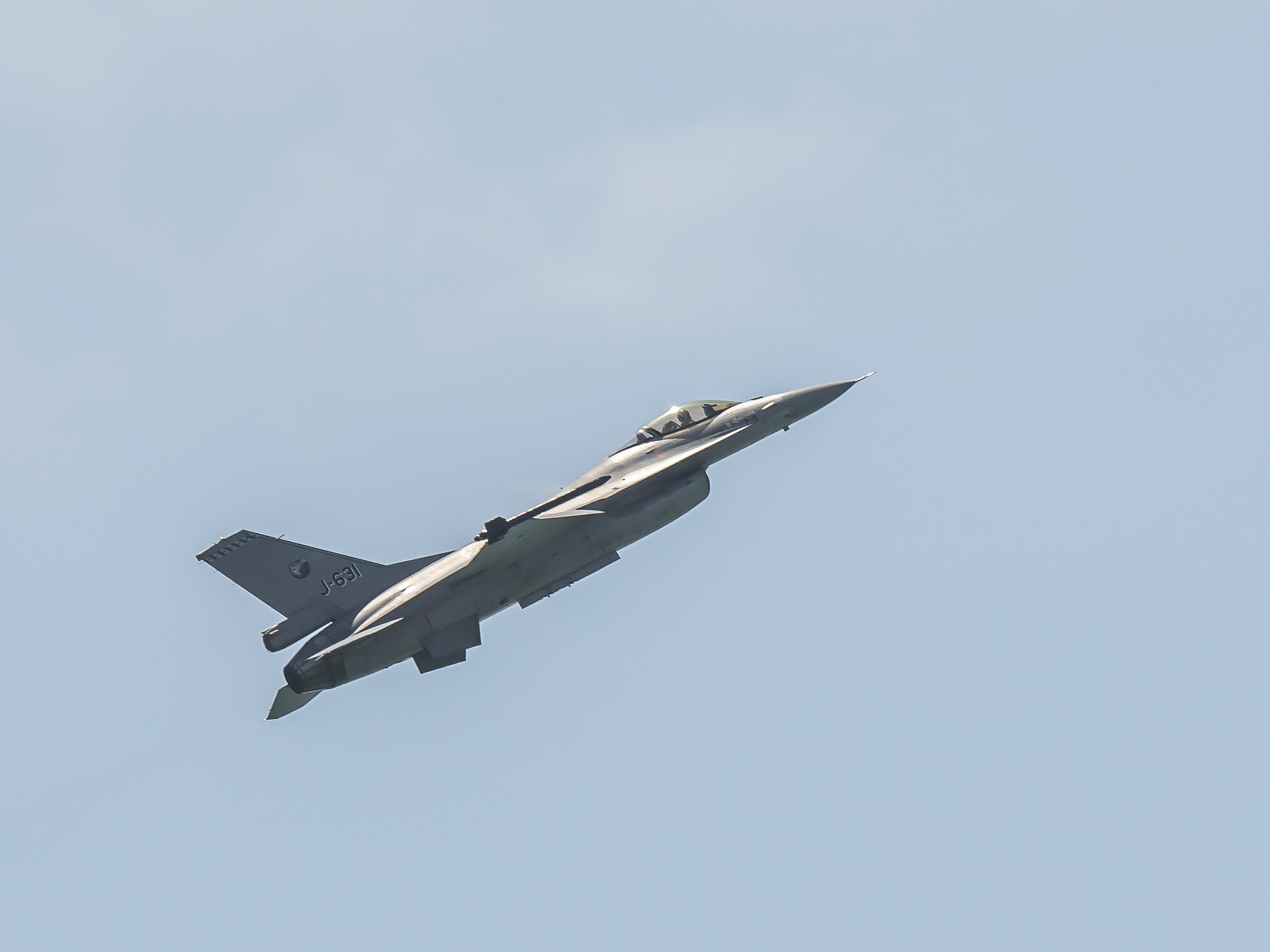 f 16